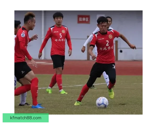 生活不易如足球拼搏需振作全力以赴追求梦想
